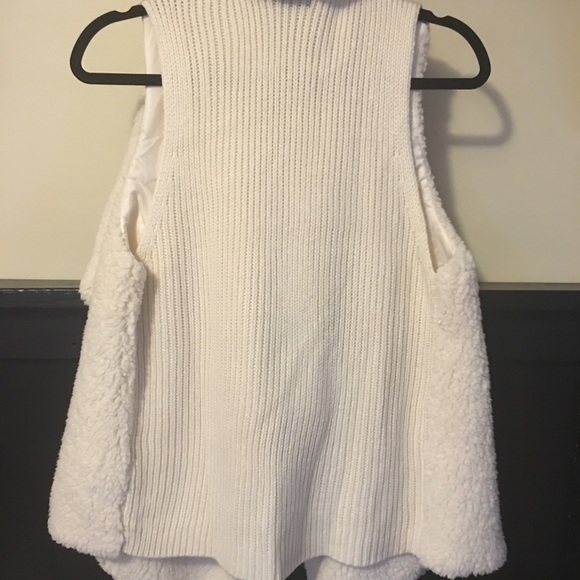 Sherpa look shark bite knit cream vest NEW - Picture 6 of 6